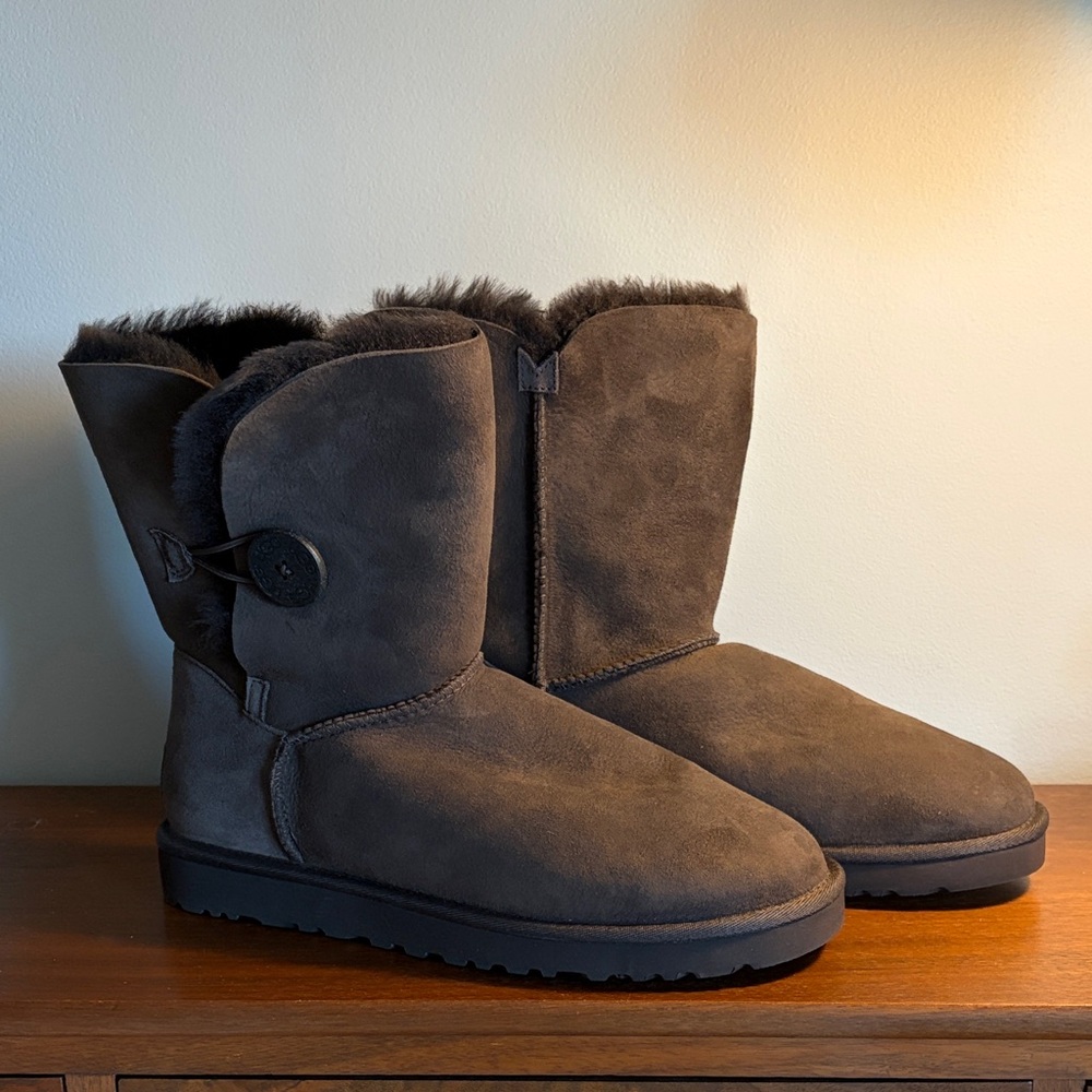 Vintage Ugg Bailey Button Boots